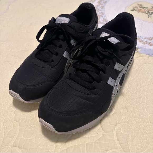 ASICS retro women's Black and Gray Athletic Shoes - Picture 1 of 4